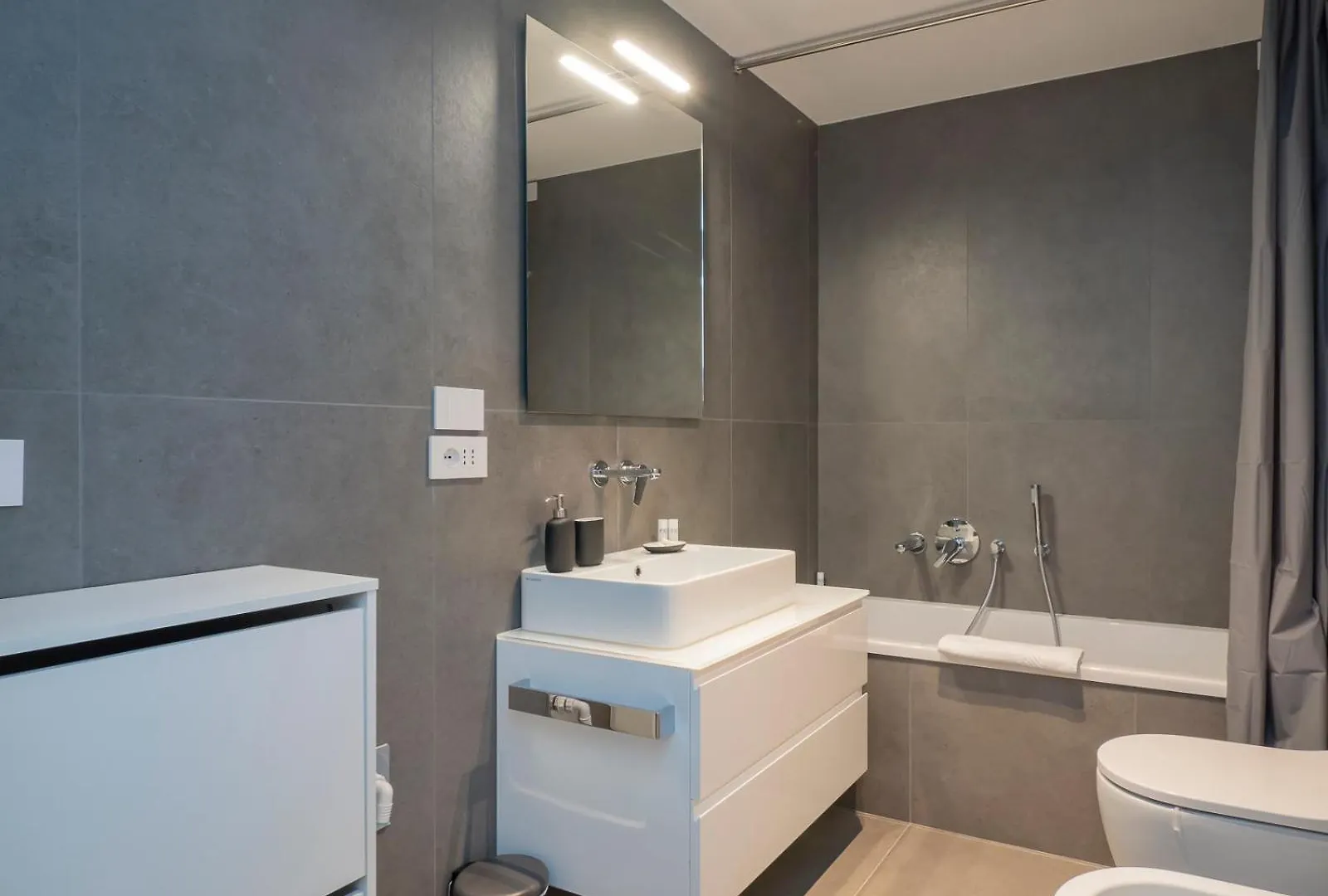 Modern Two-Room Suite In Corso Buenos Aires Mailand