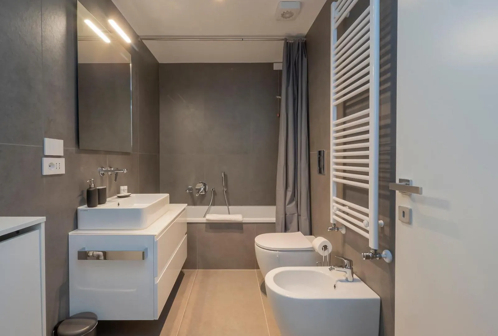 Modern Two-Room Suite In Corso Buenos Aires Mailand Italien